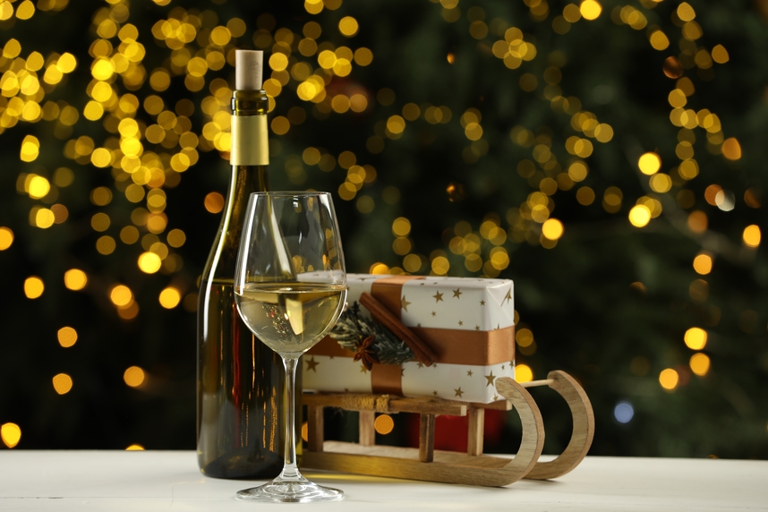 Weiße Weihnachten: Die 5 besten Weißweine zum Verschenken (und Trinken) für die Festtage Weiße Weihnachten: Die 5 besten Weißweine zum Verschenken (und Trinken) für die Festtage